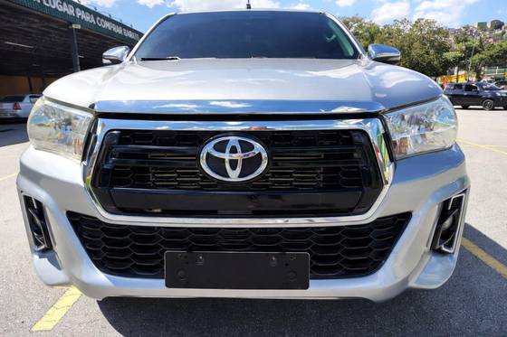 TOYOTA HILUX 2.8 SRV 4X4 CD 16V DIESEL 4P AUTOMÁTICO TOYOTA HILUX 2.8 SRV 4X4 CD 16V DIESEL 4P AUTOMÁTICO